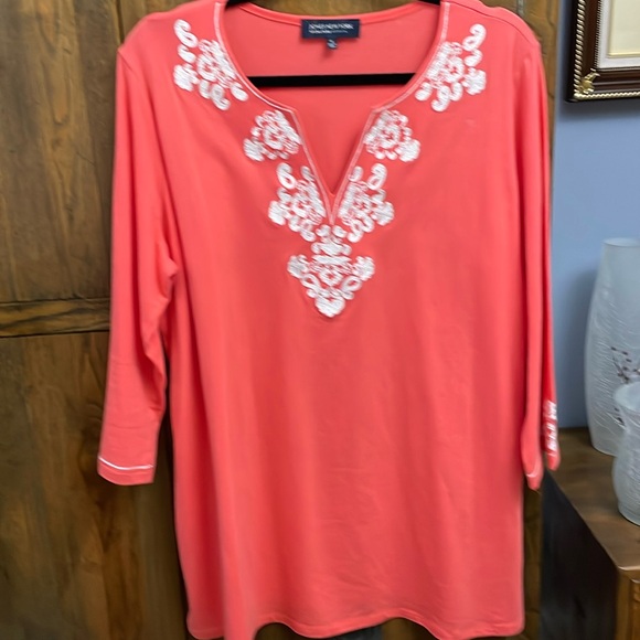Jones New York Signature Woman Blouse Orange w/white embroidery @neck/sleeve
$19 - Picture 1 of 6